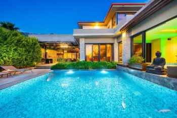Kapalı ve Açık Yüzme Havuzlu Lüks Ovacık Villa